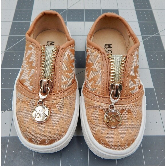 Michael Kors Logo Slip-On Tan Girls Sz 5 Toddler Loafer Zip Shoes Monogram Arrow - Picture 9 of 10